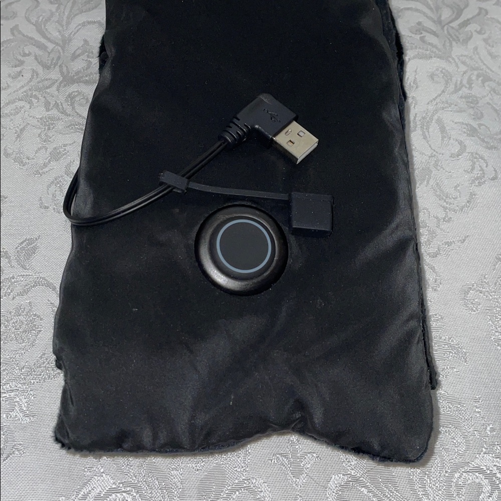 NWOT HLAOHSWER Black Heated Scarf - Picture 2 of 5